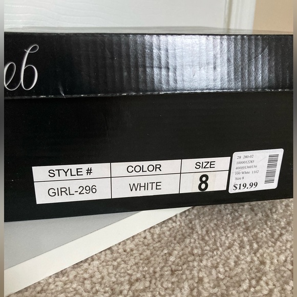 Deb brand women’s black and white heels - worn only once! - Picture 4 of 9